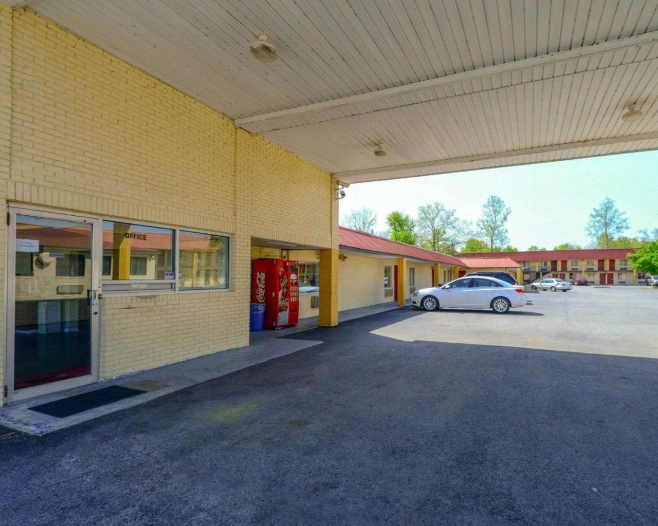 Econo Lodge Inn & Suites Carbondale Exterior photo